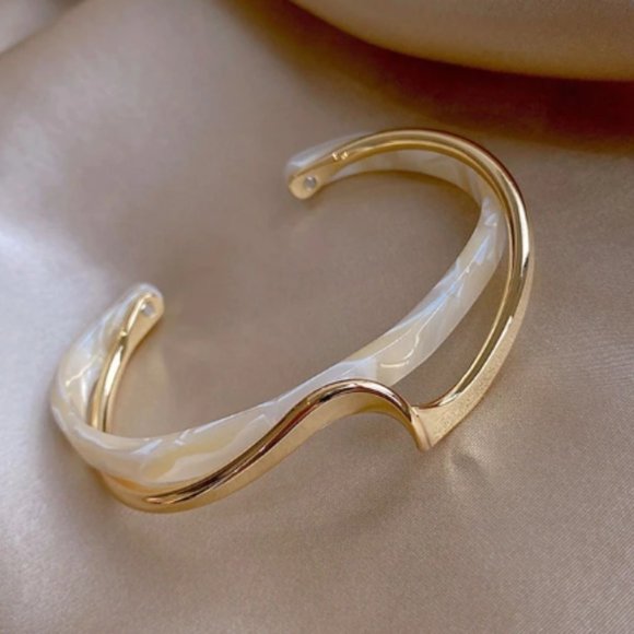 Jewelry - Simple White Gold Shellfish Board Bend Metal Geometric Overlap Bracelet